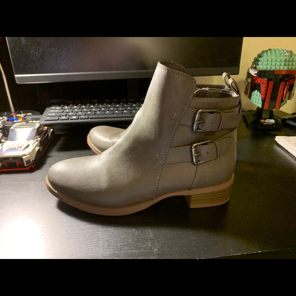 Old navy grey booties